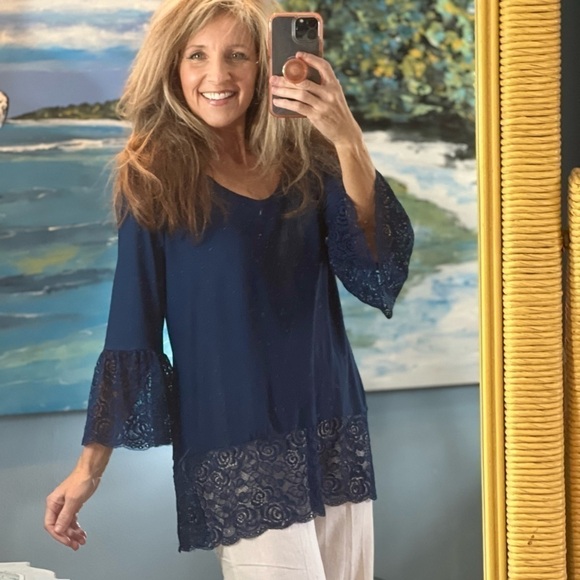 ⭐️Slinky Brand, What a Gorgeous Blouse! Tatted Lace Edging, Sexy, Size MP - Picture 3 of 8